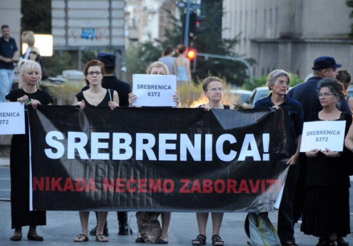 Žene u crnom: Srbija kad ugleda sebe u ogledalu vidjeće Srebrenicu