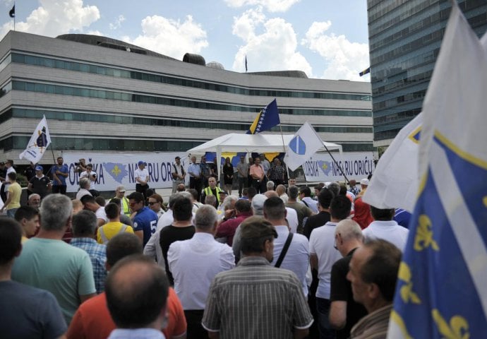 Bivši borci i u ponedjeljak će pružiti podršku Naseru Oriću