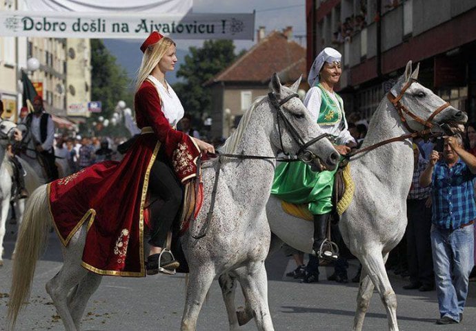 Hiljade vjernika na centralnoj manifestaciji 505. Dani Ajvatovice