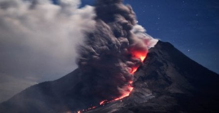 Vulkan Sinabung počeo izbacivati lavu