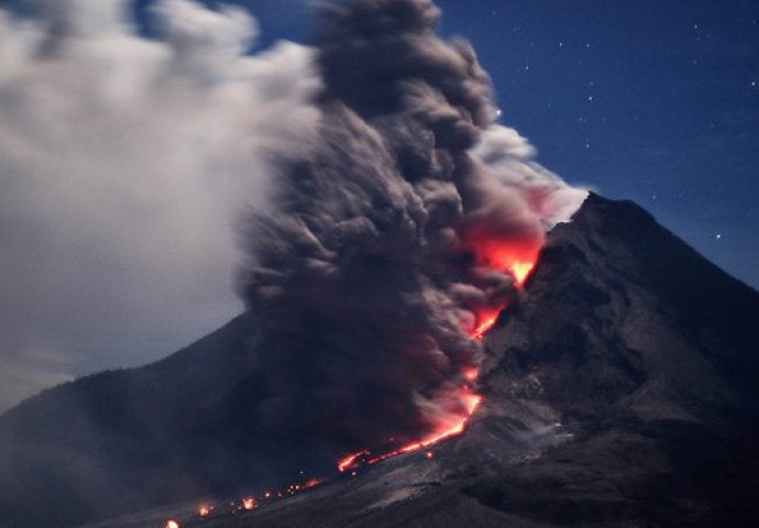 Vulkan Sinabung počeo izbacivati lavu