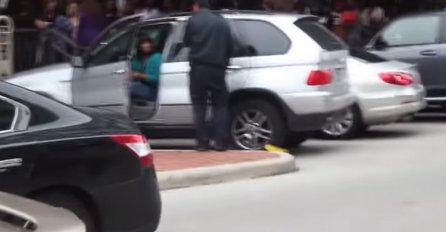 Policajac ženi stavio kandžu na auto: Ono što je ona potom uradila izmamilo je aplauz svih na ulici