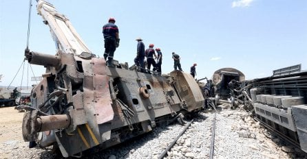 VOZ SMRSKAO KAMION: U stravičnoj nesreći poginulo 18, a povrijeđeno 98 osoba! 