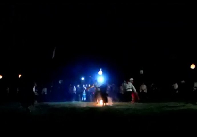 Tradicija uoči ramazana u Indoneziji: Igranje fudbala sa zapaljenom "loptom"