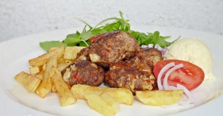 Mesni uštipci ( polpete) sa sirom i paprikom