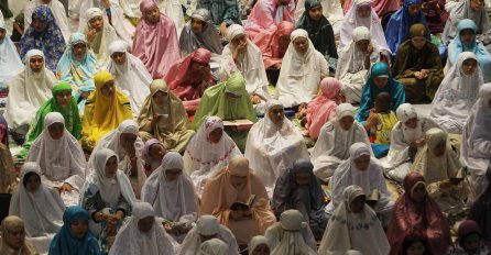 Ramazan u svijetu: Muslimani u Indoneziji klanjali prvi teravih-namaz