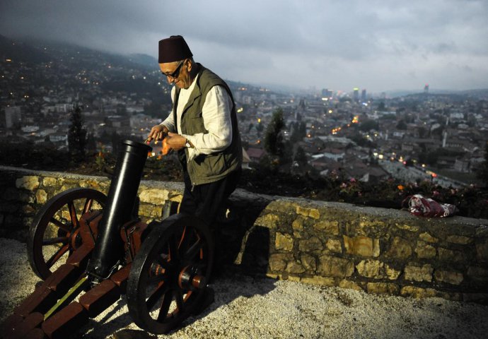 Otvoren Sarajevo Ramazan Festival, a top sa Žute tabije ozvaničio početak ramazana