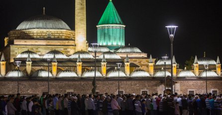 Ramazan u svijetu: Muslimani obavili prvi teravih-namaz (FOTO)
