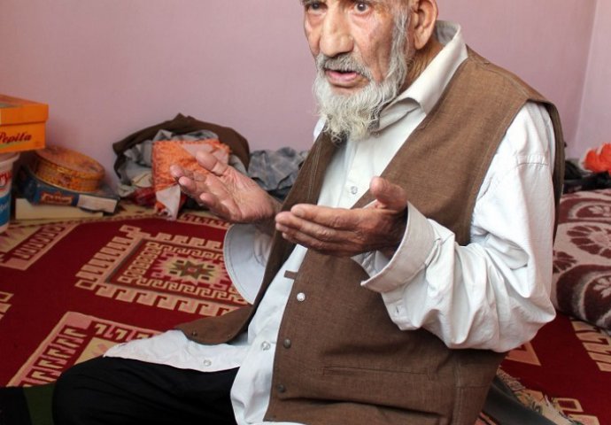 GOTOVO NESTVARNO: Ima 121 godinu, prkosi vremenu, klanja i posti bez poteškoča