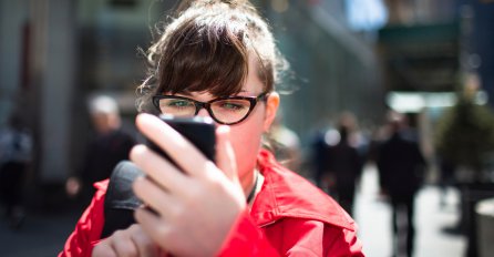 Klonite se ružne navike: Djevojka doživjela nesreću dok je tipkala SMS poruku