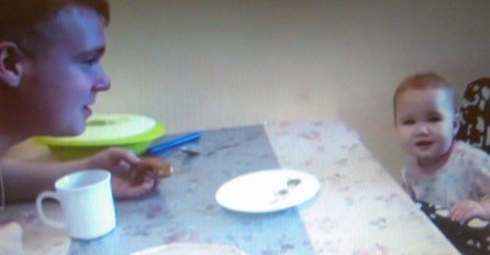 (VIDEO) Prava mala svađalica: Beba se svađa s tatom, očito joj nešto nije po volji