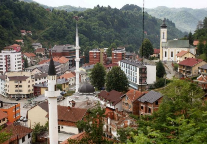 Zbog grafita "Smrt Naseru Oriću" i "11. juli pobjeda" saslušano više osoba