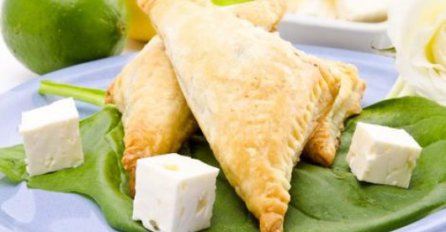 MORATE PROBATI: Domaći trokutići sa špinatom i feta sirom