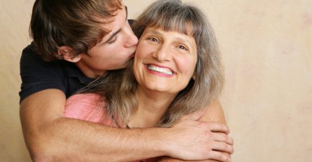 Samo za žene: Šta o muškarcu govori njegov odnos s majkom! 