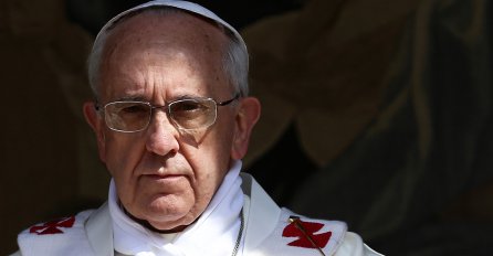 Papa Franjo zatražio da zemlje obustave masovne deportacije migranata