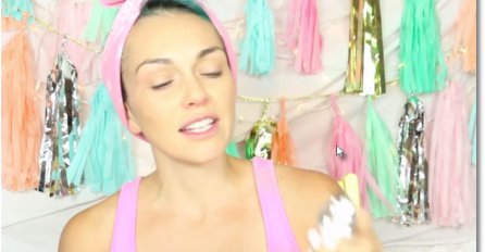 (VIDEO) Izgleda kako sasvim obična djevojka, ali pogledajte na šta će ličiti za nekoliko minuta!