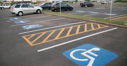 (VIDEO) Parkirao se na mjestu za invalide, a onda dobio adekvatnu kaznu!
