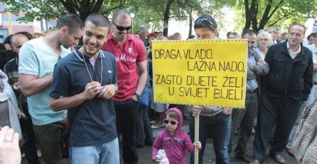 Protesti prosvjetnih radnika: Političari zatvaraju škole, a naše najbolje učenike šalju u 'bijeli svijet'!