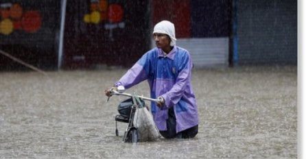 U poplavama poslije jakih kiša nastradala 41 osoba