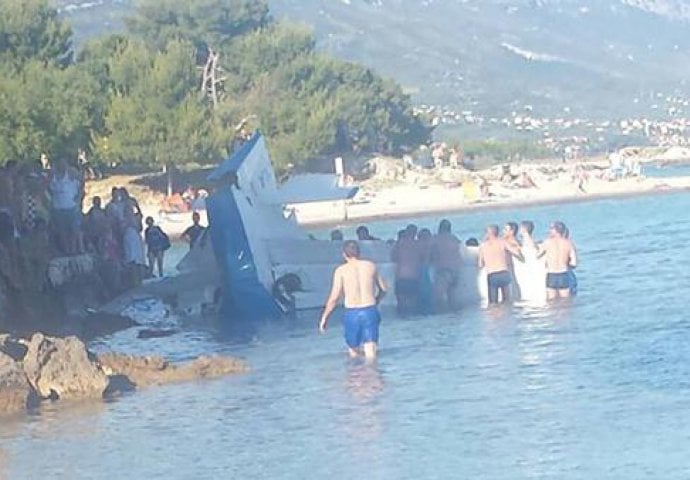 Veća tragedija izbjegnuta: Avion se srušio u more u Trogiru, jedna osoba poginula