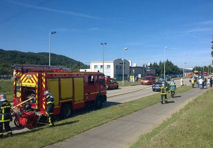 Novi napad u Francuskoj: Napali tvornicu, jednom muškarcu odrubili glavu