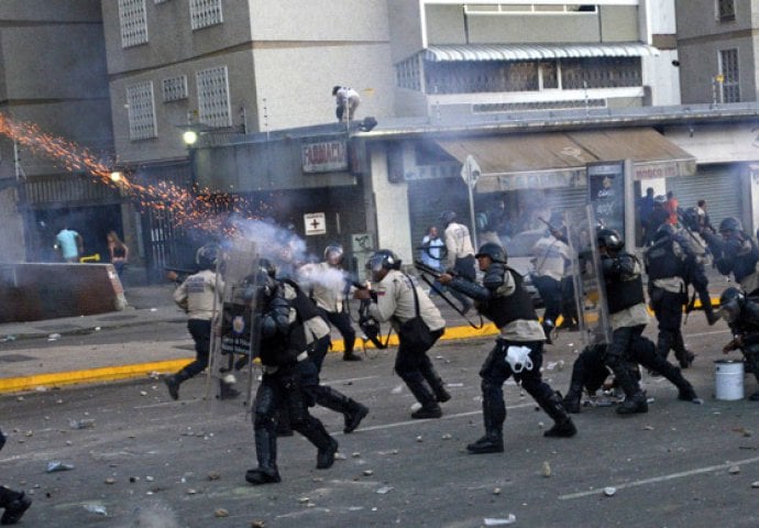 U Venecueli vlada bezakonje, samo ove godine ubijeno 120 policajaca