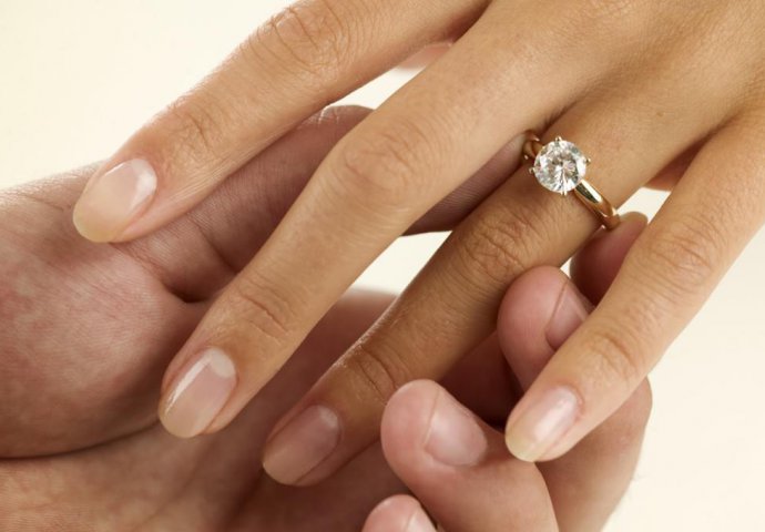 Britanac ukrao prsten da bi zaprosio djevojku – SADA STIGLA KAZNA!