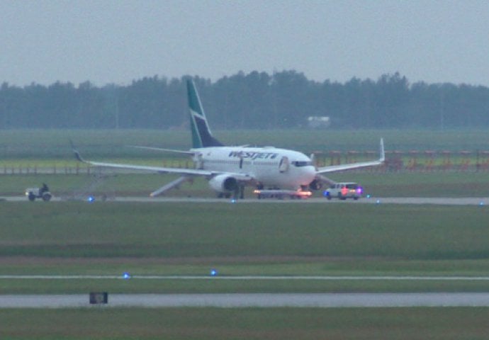 Avion WestJeta prinudno sletio, povrijeđeno šest putnika 