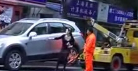 LUDA DJEVOJKA: Pogledajte šta je uradila kada joj je pauk htio da odveze auto