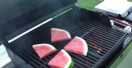 Čim vidite, probaćete i sami: Evo šta se desi kada stavite lubenicu na roštilj!