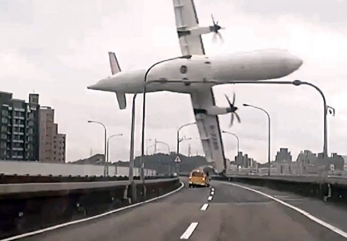 DETALJI AVIONSKE NESREĆE: Nakon što je otkazao motor, pilot zabunom isključio i drugi