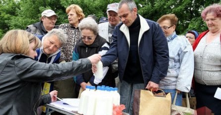 Poljoprivrednici danas besplatno dijele svoje proizvode na ulici