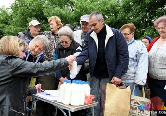 Poljoprivrednici danas besplatno dijele svoje proizvode na ulici