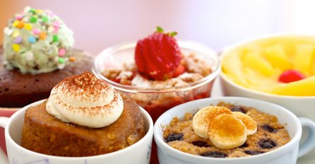 (VIDEO) PRSTE DA POLIŽEŠ: Za 3 minute napravite fenomenalnu poslasticu!