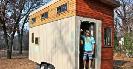 Sam sagradio ovu super kućicu jer nije htio da živi u domu