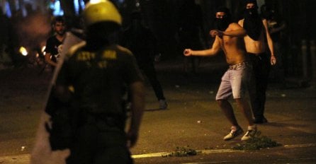 Atina: Višesatni sukobi policije i demonstranata tokom noći