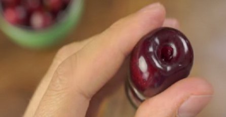 GENIJALNO: U par minuta očistite kilu trešanja od košpica