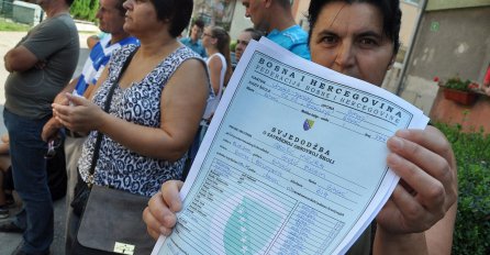 PROTESTI U BIHAĆU: Roditelji hoće da im djeca napuste BiH