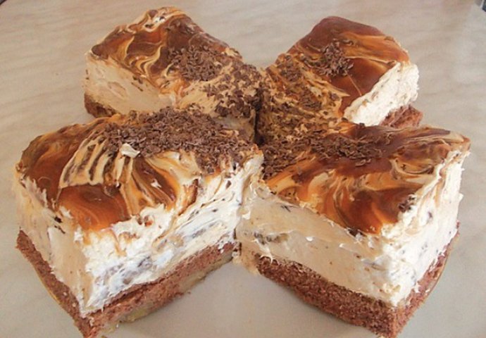 Karamel pita sa bananama