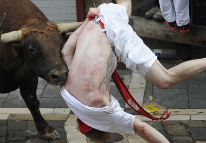 STRAVIČNE SCENE u Pamploni: Test muškosti završio s ozbiljnim povredama!