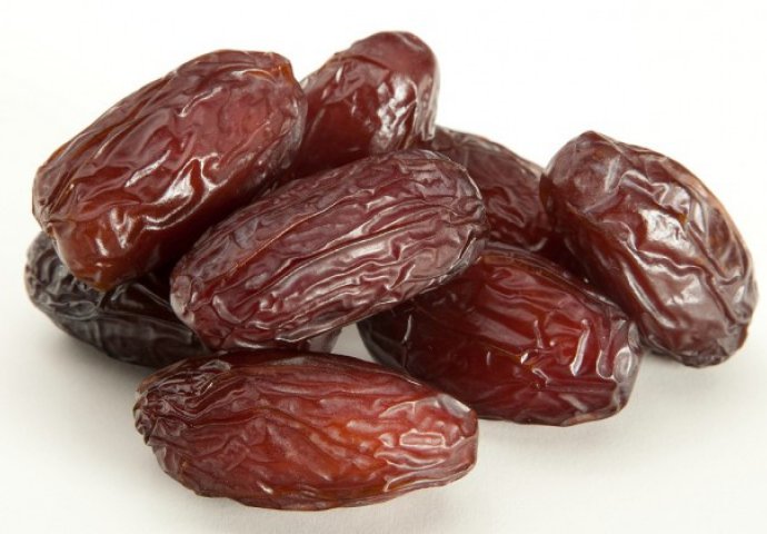  Zašto se post prekida hurmama?