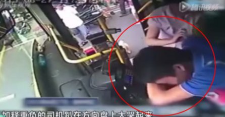 (VIDEO) KAD BABA BIJE: Ušla u pogrešan autobus, a onda frustrirana pretukla vozača!