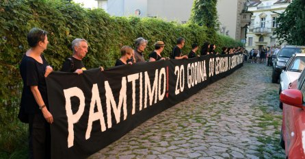 Beograd: Podignut simbolički memorijal pod nazivom "Kamen spoticanja“ žrtvama genocida u Srebrenici