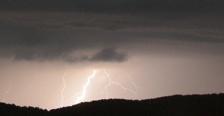  STIŽE NEVRIJEME! Toplotni udar prekinut će pljuskovi, grmljavina