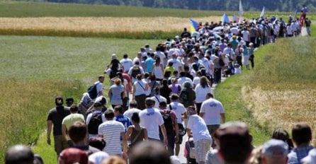 Iz Gradačca prema Srebrenici krenulo 186 sudionika Marša mira, najmlađi učesnik ima 14 godina