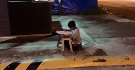 Da vam srce pukne: Fotografija ovog dječaka obišla je svijet