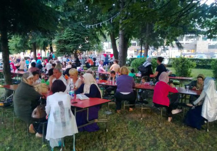Travnik: Veliki broj građana na zajedničkom iftaru