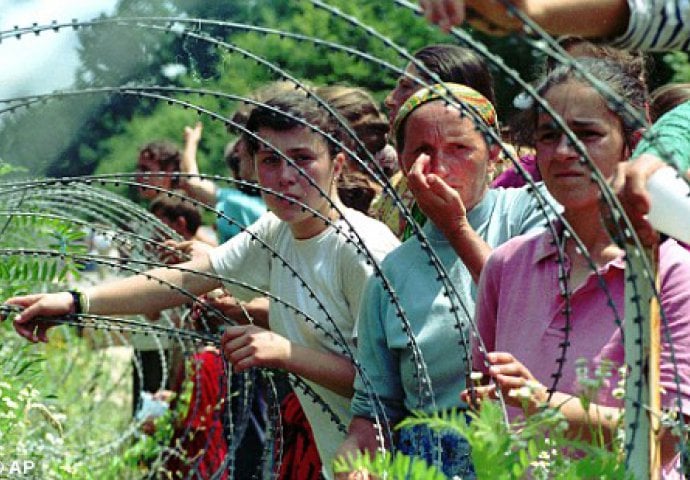 Neka vam je na sramotu vaše 'nyet': Ovo je istina o Srebrenici!