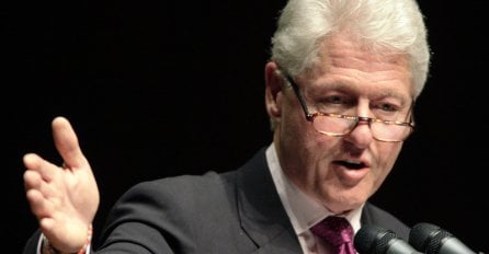 Clinton da se stidi svojih izjava u Srebrenici