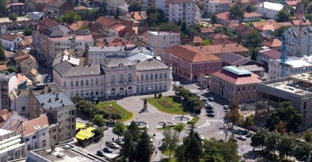 Bijeljina: Edin Hadžihajdić lijepio plakate sa likom Ratka Mladića - "Đeneral, Junak bez mane, Srpski heroj"